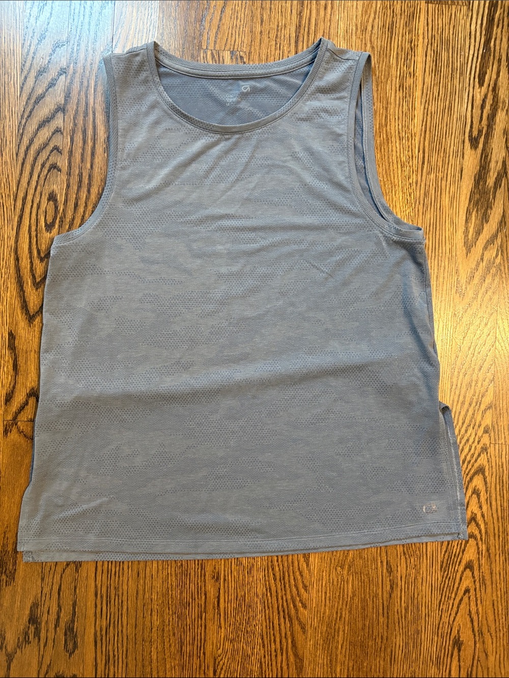 GAP Breathe Women's Mesh Tank Top - Light Gray. Medium